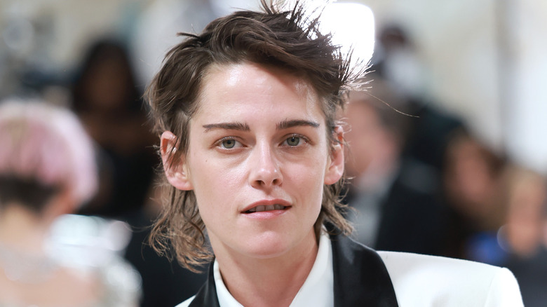 Kristen Stewart sul tappeto rosso del Met Gala