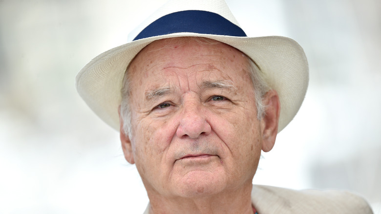 Bill Murray indossa un cappello bianco