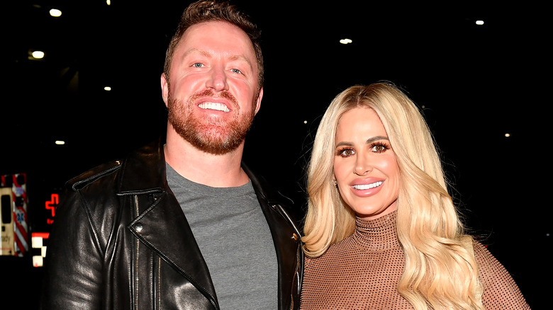 Kroy Biermann e Kim Zolciak sorridono