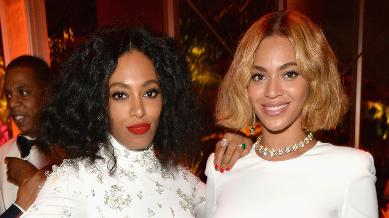 Solange e Beyoncé sorridono