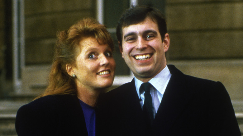 Sarah Ferguson sorride, il principe Andrew ride