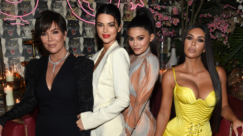 Kris, Kendall, Kylie e Kim posano insieme