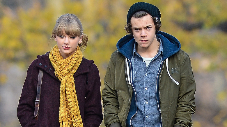 Taylor Swift e Harry Styles passeggiano all'aperto