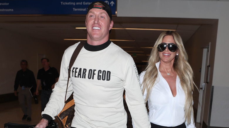 Kroy Biermann e Kim Zolciak all'aeroporto