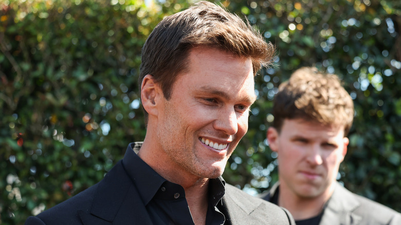Tom Brady sorride