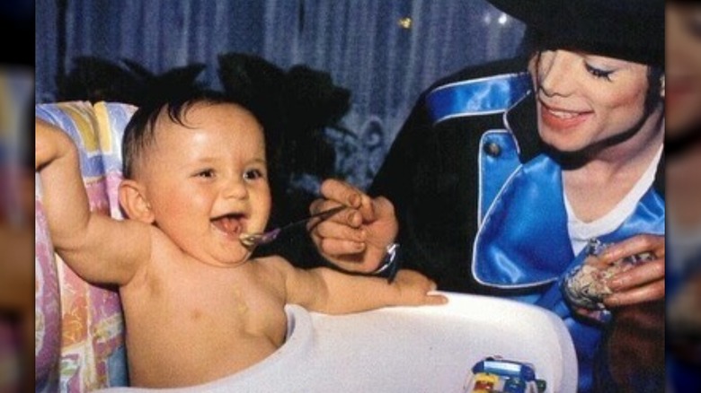 Il principe Jackson da bambino con suo padre Michael