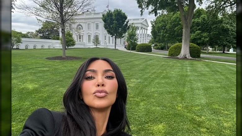 Selfie di Kim Kardashian alla Casa Bianca 