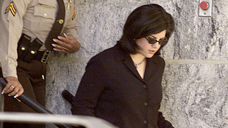 Monica Lewinsky all'uscita dal tribunale