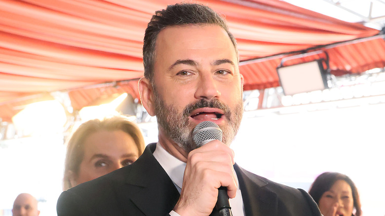 Jimmy Kimmel parla al microfono