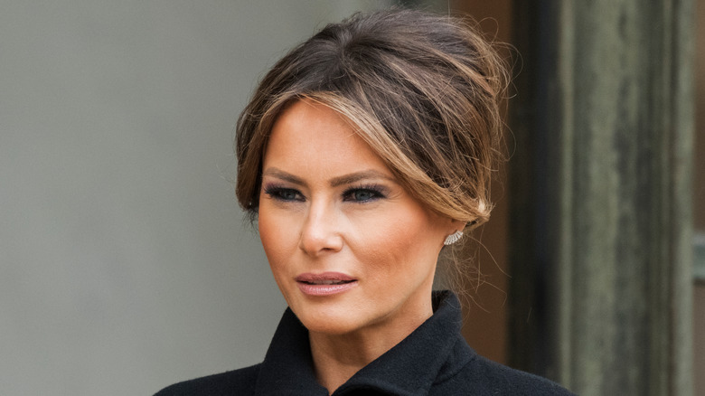 Melania Trump in cappotto nero