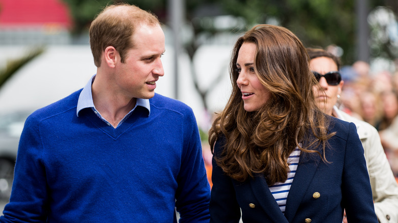 Il principe William e Kate Middleton parlano