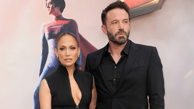 Jennifer Lopez e Ben Affleck distolgono lo sguardo