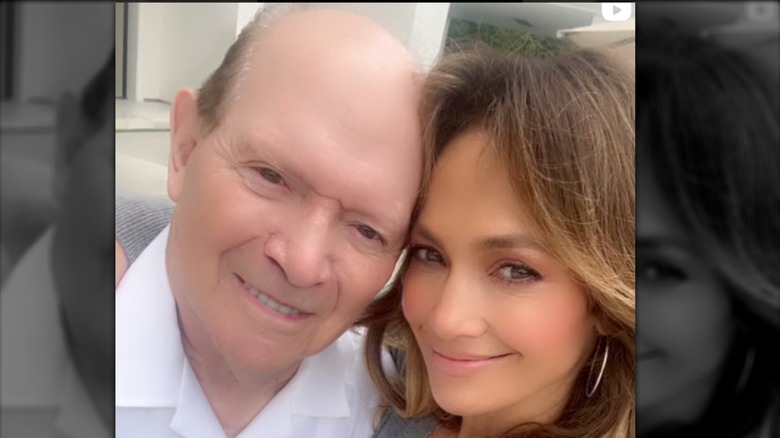 Selfie di Jennifer Lopez con papà