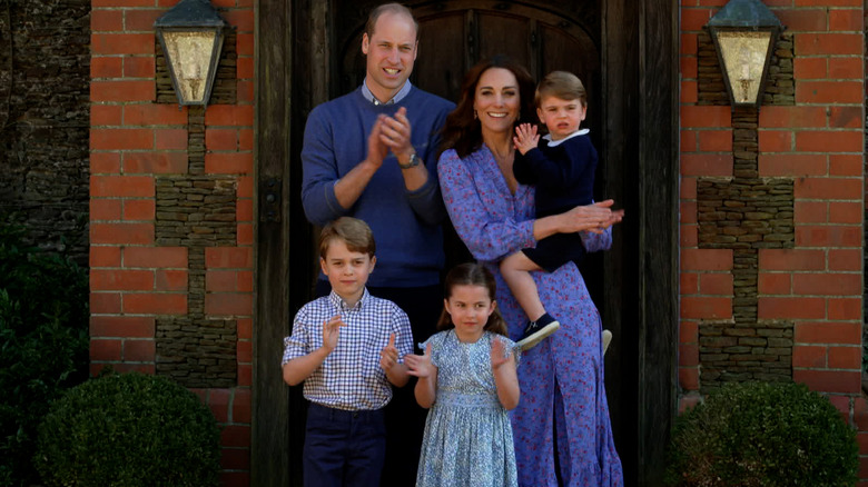 Kate Middleton, il principe William e i loro figli in posa