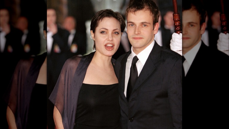 Jonny Lee Miller e Angelina Jolie sul tappeto rosso