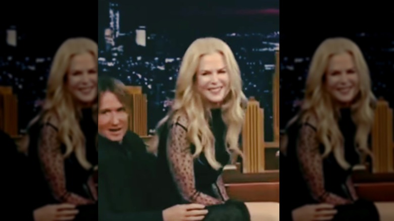 Nicole Kidman seduta sulle ginocchia di Keith Urban