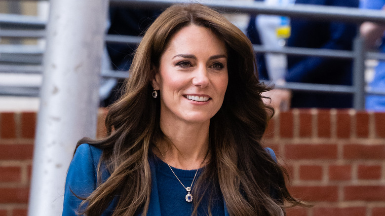 Kate Middleton vestita di blu
