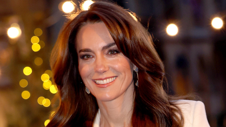 Kate Middleton sorride