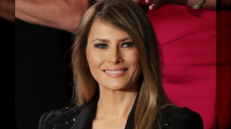 Melania Trump sorride