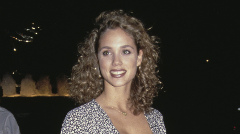 Elizabeth Berkley in posa