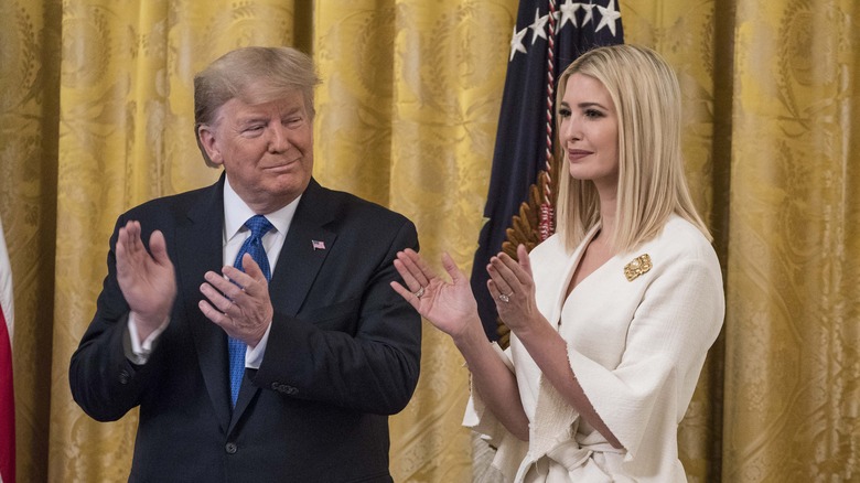 Donald Trump sorride a Ivanka