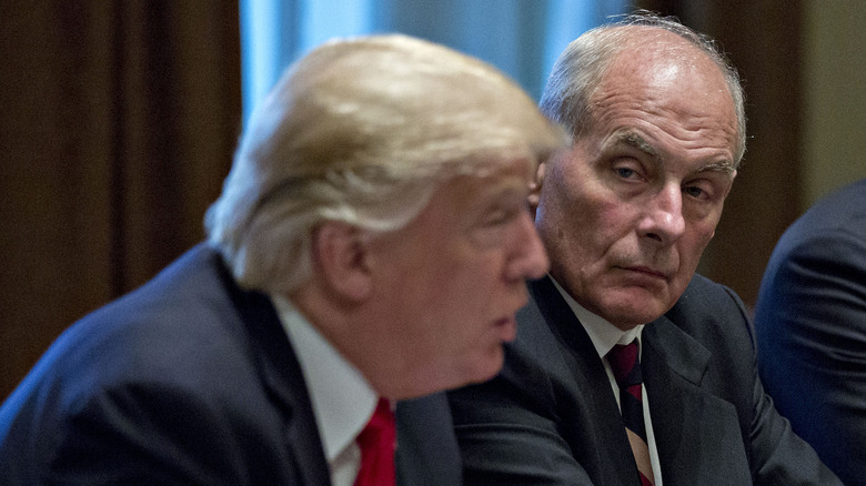 John Kelly guarda Donald Trump