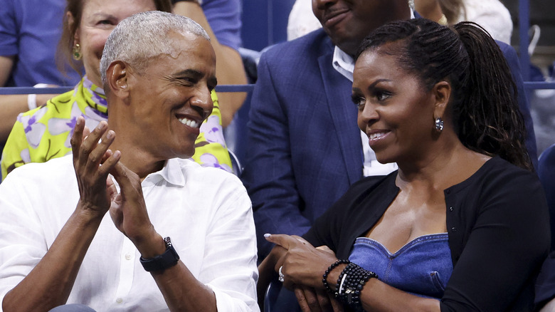 Barack e Michelle Obama sorridono