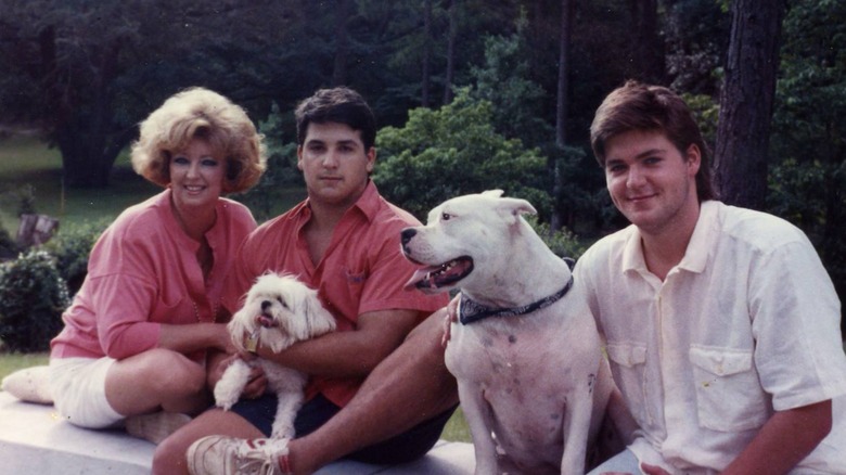 Paula Deen, figli all'aperto con i cani