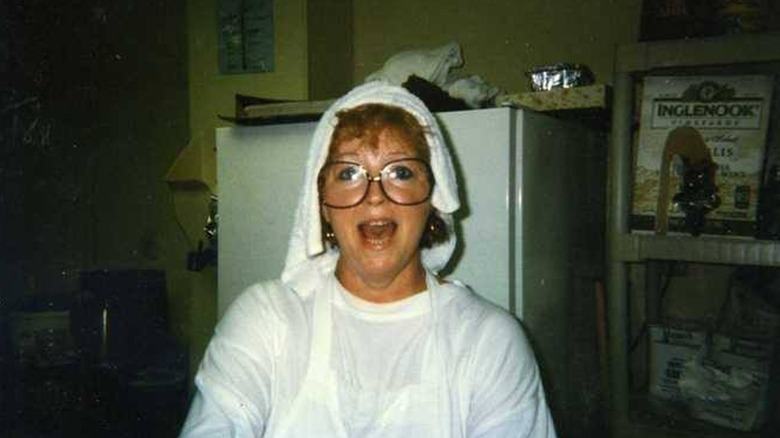 Paula Deen con asciugamano in testa