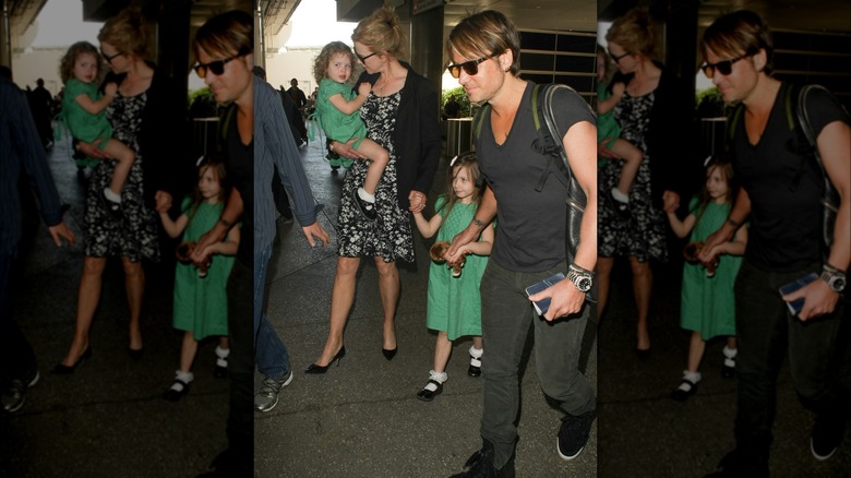 Nicole Kidman e Keith Urban camminano con le figlie