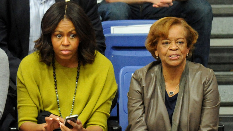 Michelle Obama accanto a Marian Robinson