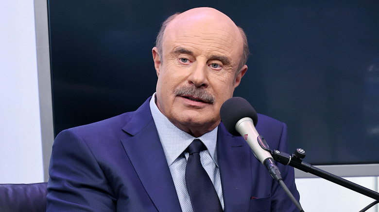 Il dottor Phil McGraw con il microfono