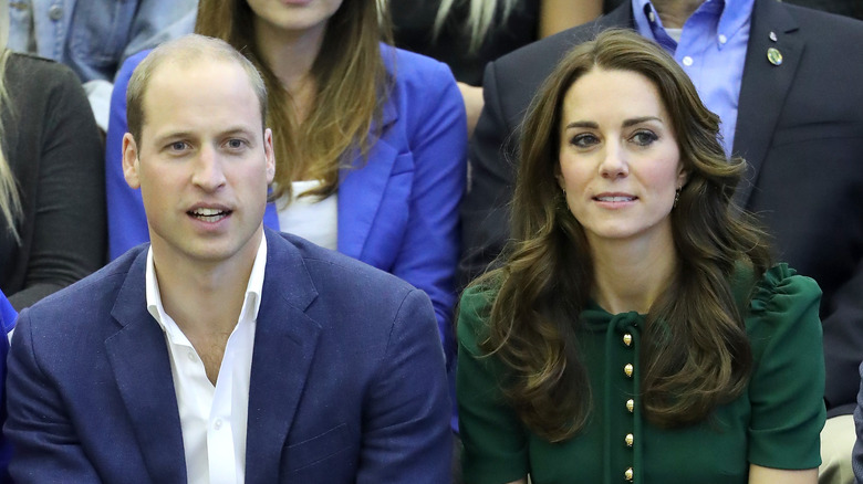 Il principe William e Kate Middleton seduti