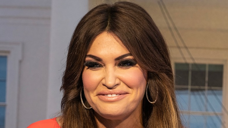 Kimberly Guilfoyle, truccata, sorridente