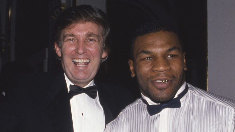 Donald Trump sorride a Mike Tyson 