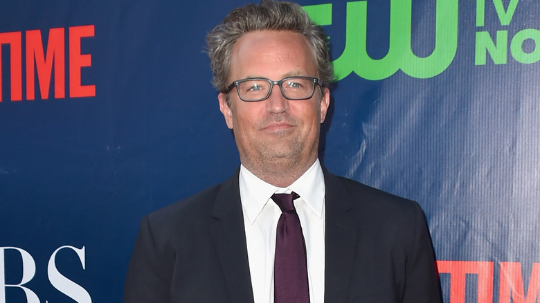 Matthew Perry con gli occhiali