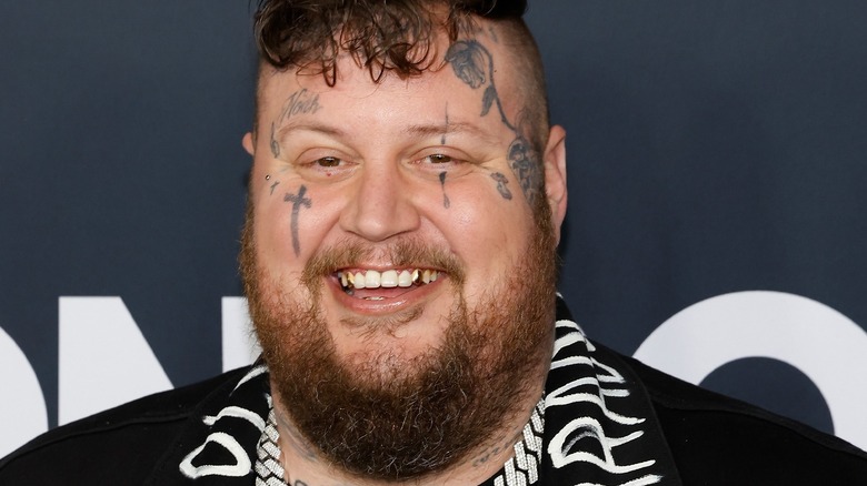 Jelly Roll con tatuaggi sul viso