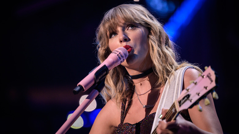 Taylor Swift canta al concerto