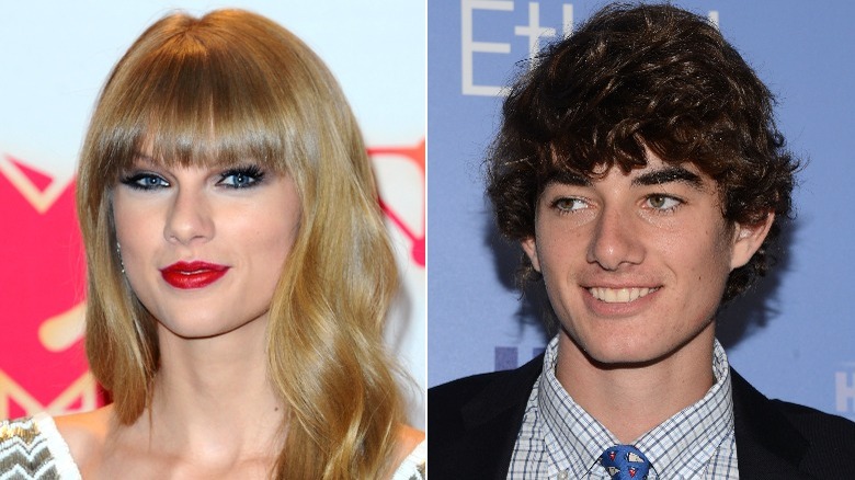 Taylor Swift sorride e Conor Kennedy sorride