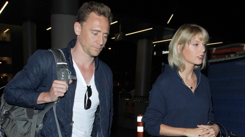 Taylor Swift e Tom Hiddleston camminano insieme