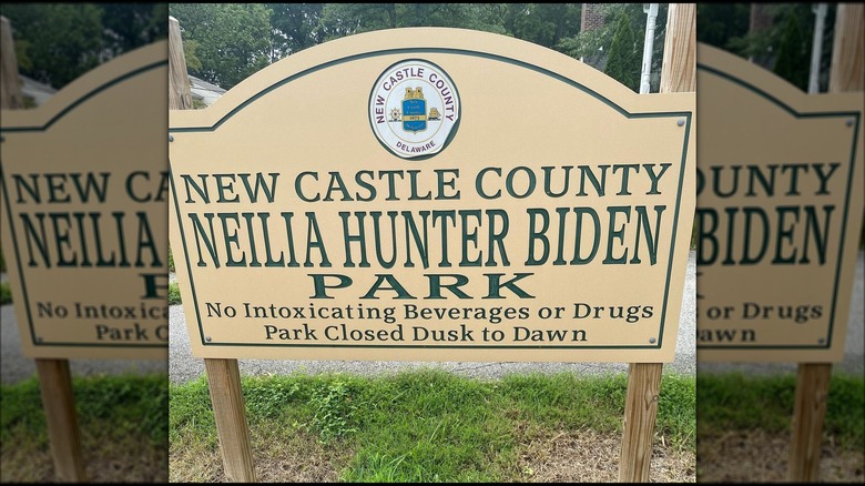 Foto del cartello del Biden Park di Neilia Hunter