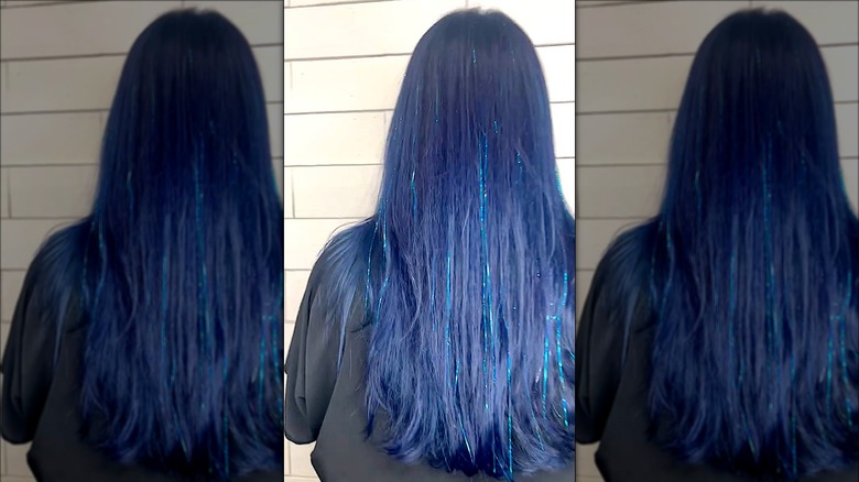 Capelli blu con fermaglio per capelli