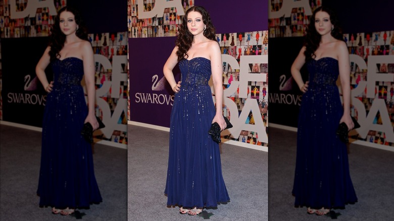 Michelle Trachtenberg in abito blu