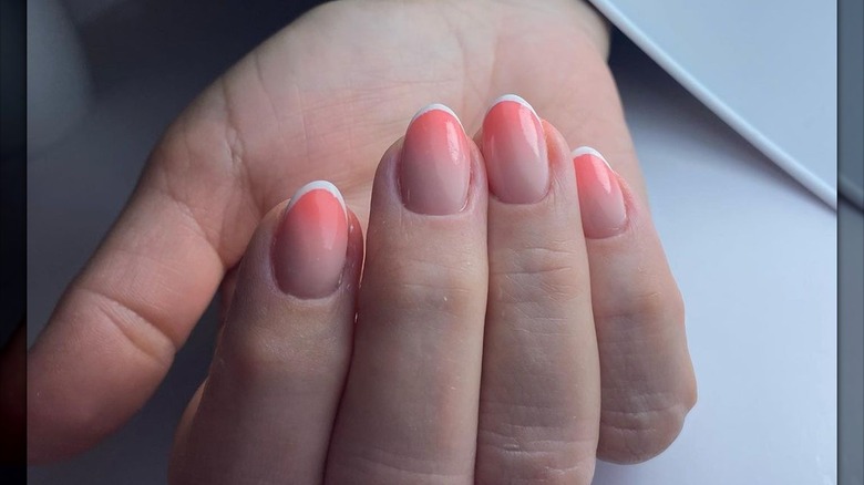 Manicure francese con base ombré