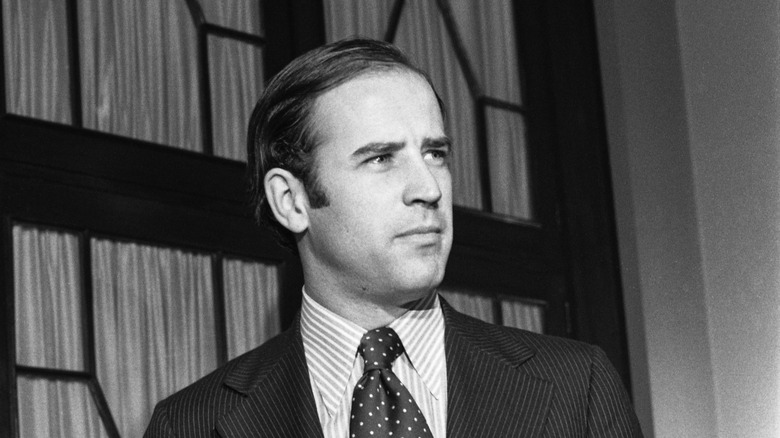 Joe Biden posa nel 1972