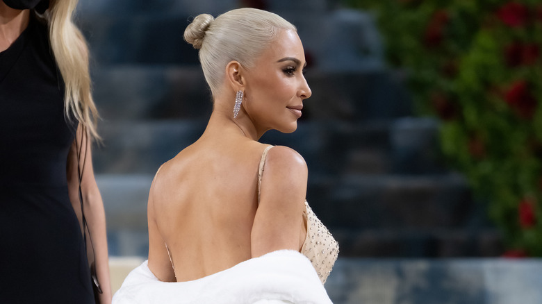 Kim Kardashian Met Gala bionda