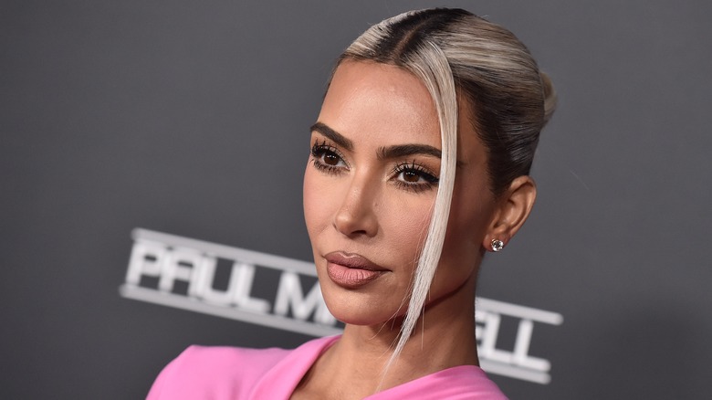 Kim Kardashian capelli biondi