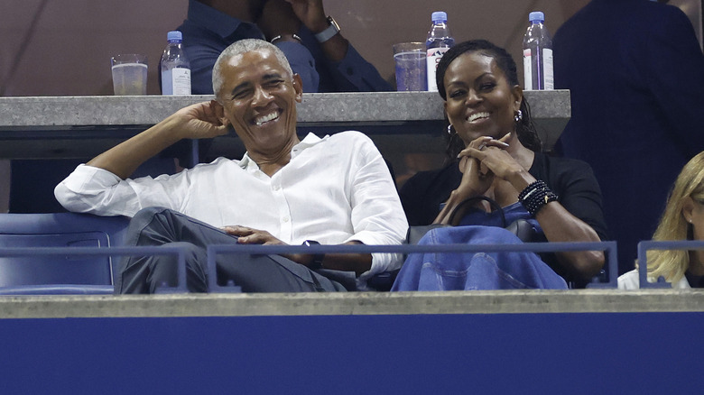 Barack e Michelle Obama sorridono