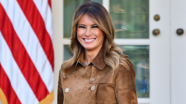 Melania Trump sorride