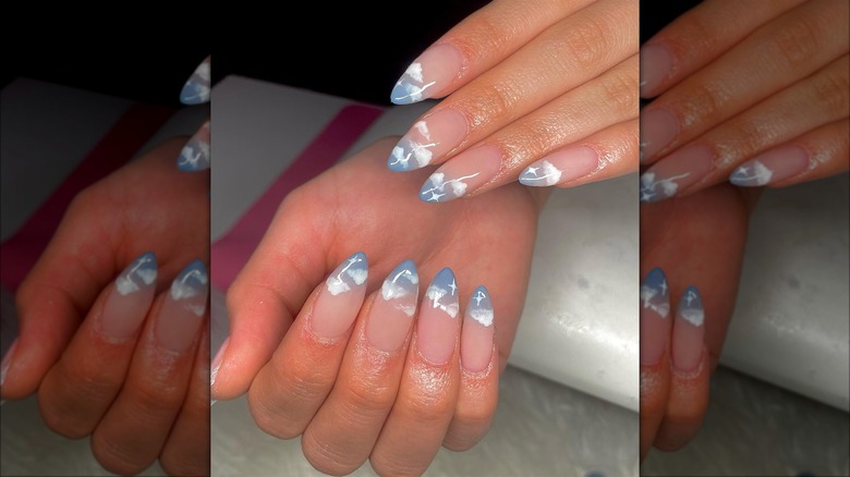 Nuvole di manicure francese azzurre